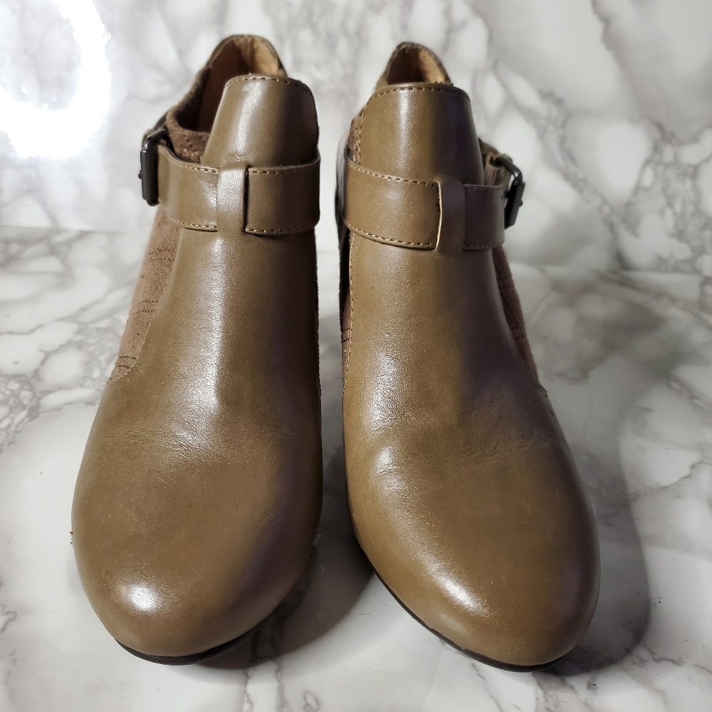 Naturalizer Truffle Taupe Ankle Booties Size 7.5